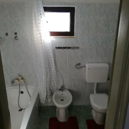 Family Apartman Luka Daire *